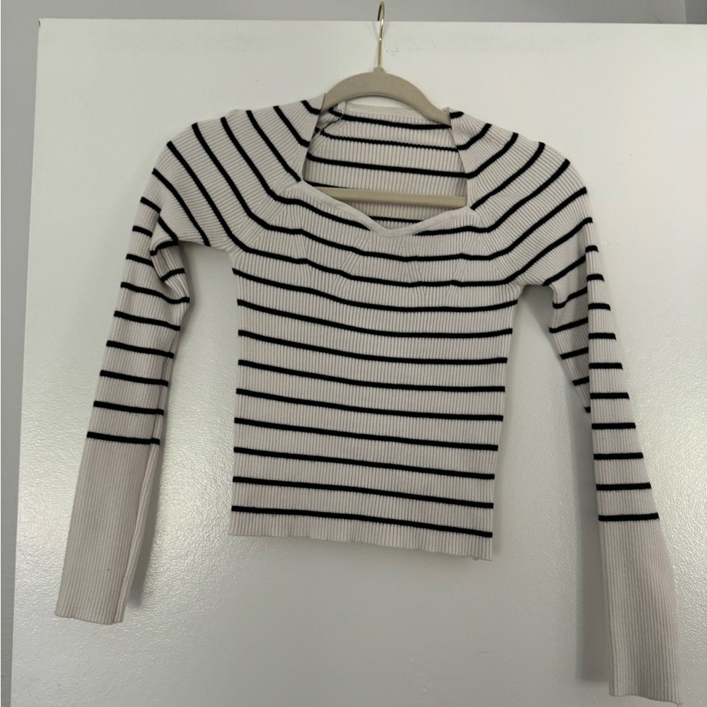 Long sleeve black white